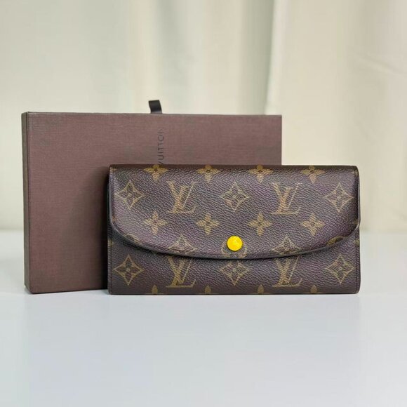 Louis Vuitton Monogram Canvas Wallet with Classic LV Logo Design - Picture 1 of 8